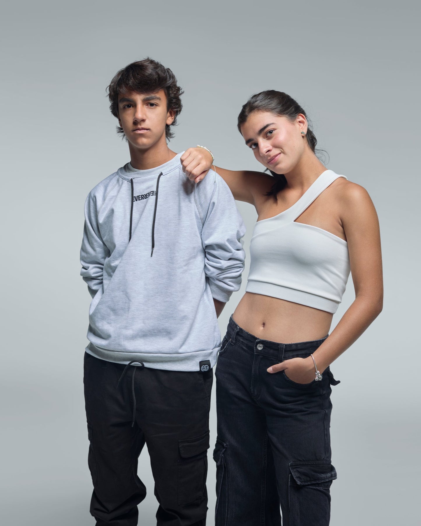 Buzo unisex crewneck gris Evernever